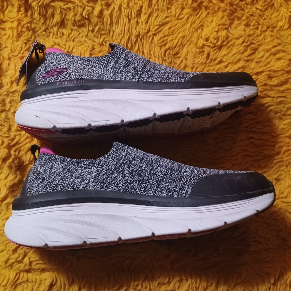 NWT Skechers Women's Relaxed Fit D'Lux Walker - Picture 6 of 6